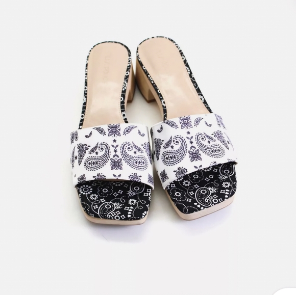 Sandals Slides - Picture 2 of 3